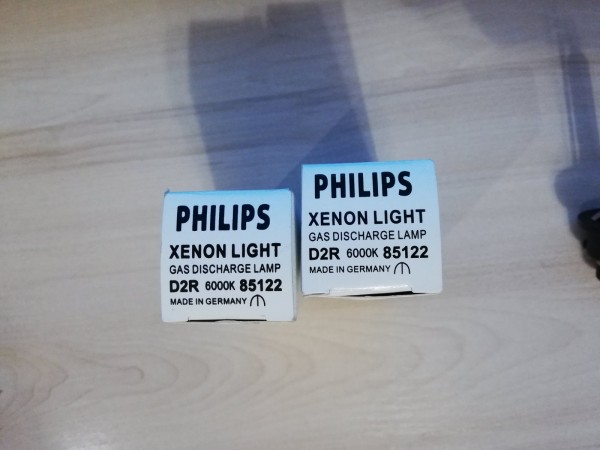 Headlight Bulb-Standard - Single Commercial Pack Philips D2R 6000k 35w.jpg