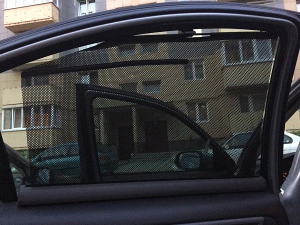 Rear seat blind S60I).jpg