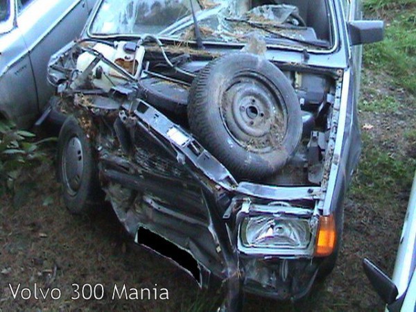 Volvo300_crash0001a.jpg