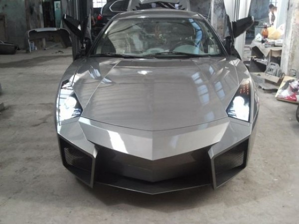1346898552_1346876722_ukrainian_guy_turns_his_car_into_lambor.jpg