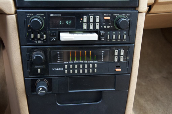 Volvo-780-Coupe-Bertone-04.png