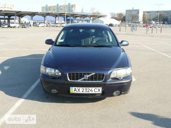 volvo_s60__103051156fx.jpg