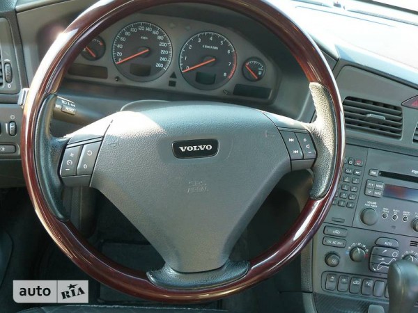 volvo_s60__103051350fx.jpg