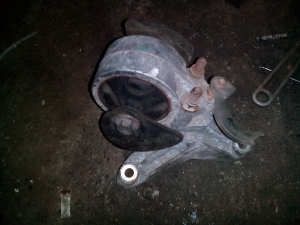 подушка кпп S40 350.jpg